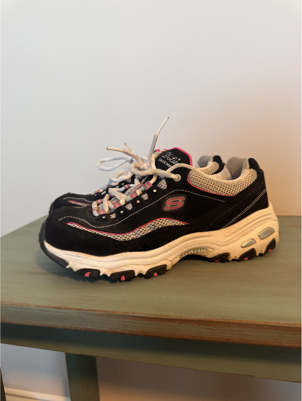 Y2K Skecher`s Women`s D`lites Chunky Life Saver Sneaker Black/Pink Size 7.5